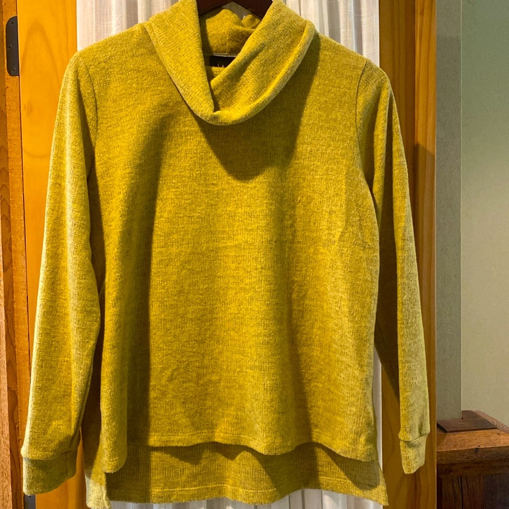 NWT W5 Turtleneck Size S